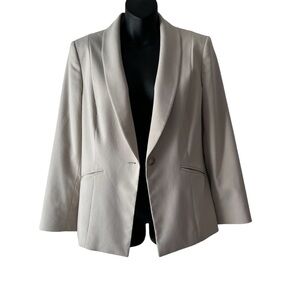 NWOT Antonio Melani Stylish Beige Single Breasted Blazer with 2 Exterior…